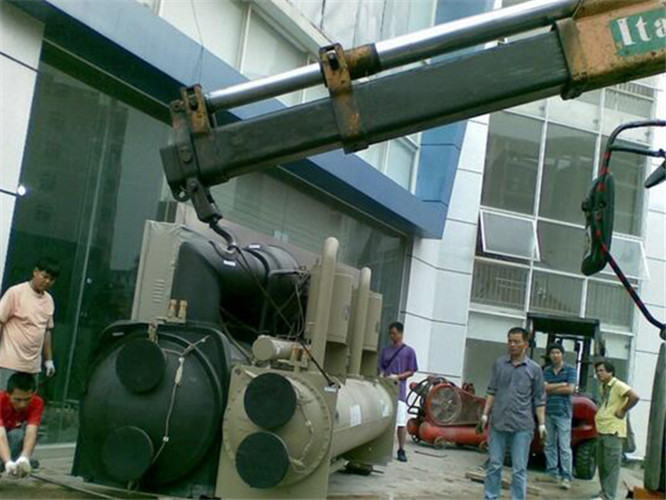 阳信县随车吊和汽车吊的核心区别是什么？哪种更省钱？