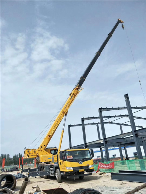 阳信县超高层建筑钢结构吊装案例
